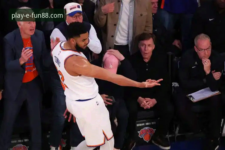 火箭主场大胜尼克斯：一场流畅攻防转换的战术深度评测